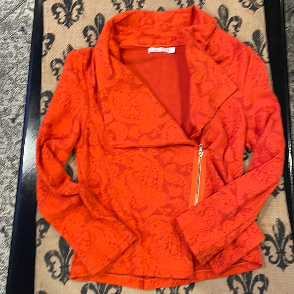 Super cute trendy blazer no shoulder pad size 6